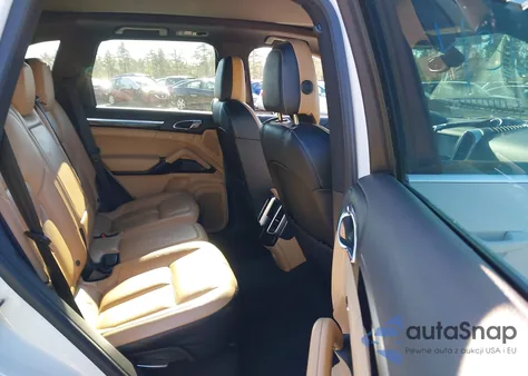 2016 Porsche Cayenne z USA, uszkodzony, nr VIN WP1AA2A2XGKA14739